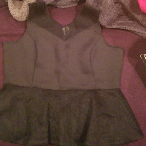 Black peplum top - Picture 2 of 3